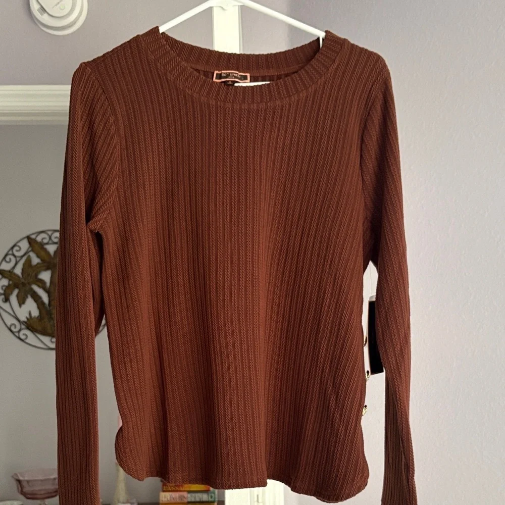 Elegant Brown Ribbed Crew Neck Sweater button detail - Picture 2 of 8